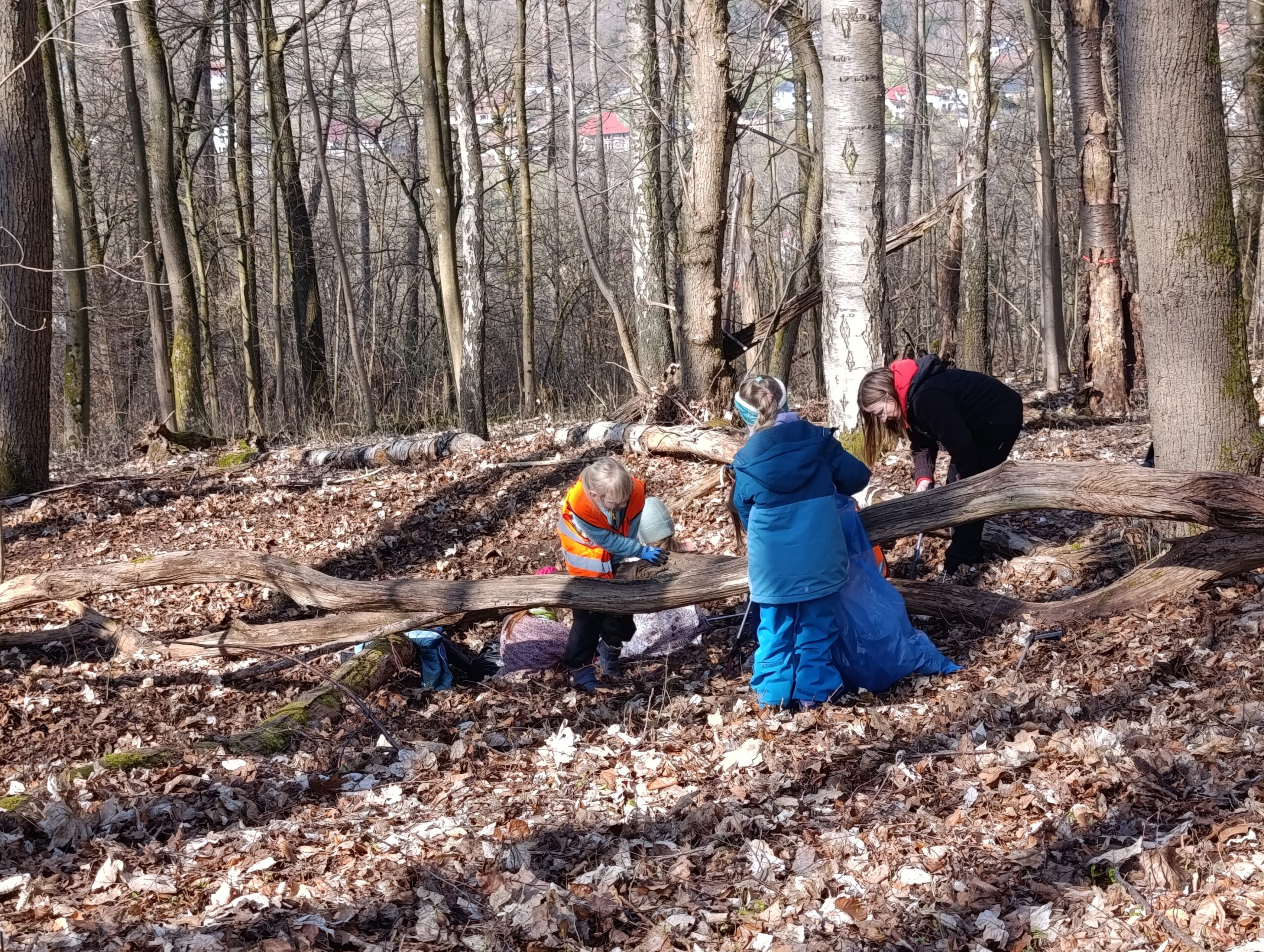 Müllsammelaktion ThüringenForst und Grundschule Asbach
